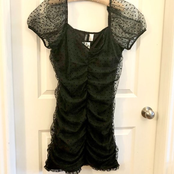 H&M Dresses & Skirts - Ruched off-the shoulder bodycon lace dress
